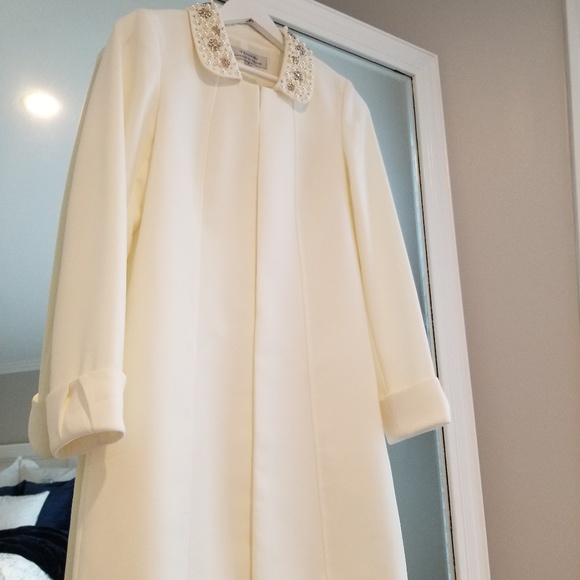 Tahari Cream overcoat with embellished collar - Picture 5 of 5